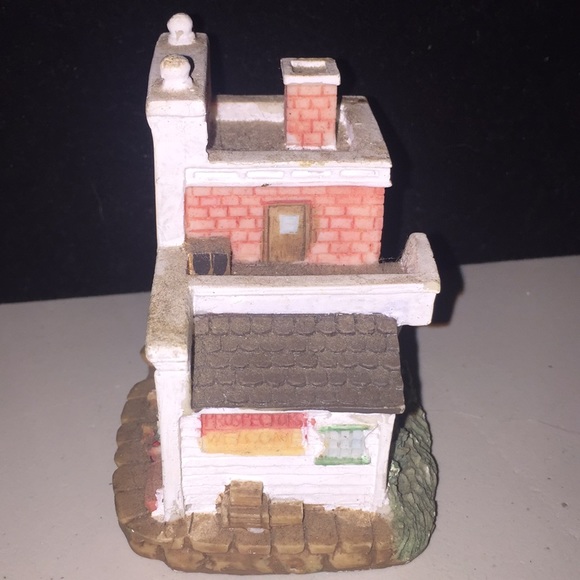 Miniature house by International Resourcing - Picture 3 of 6